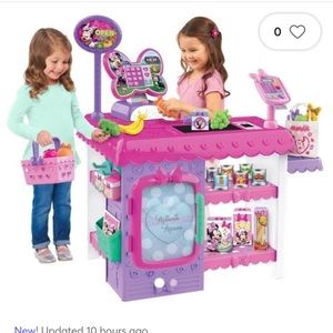 Minnie’s marvelous market